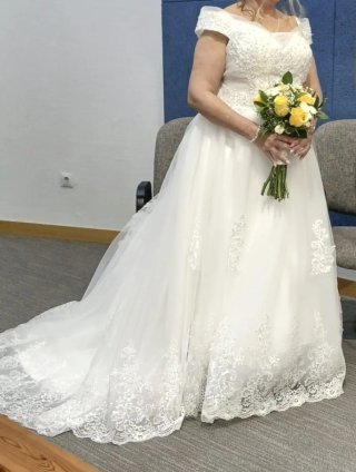 Vestido de novia blanco con encaje