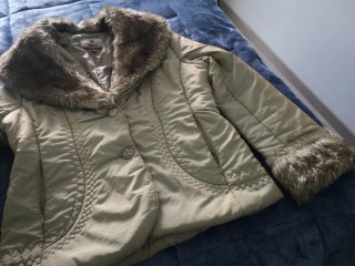 Parka mujer verde irisado con detalles marrones