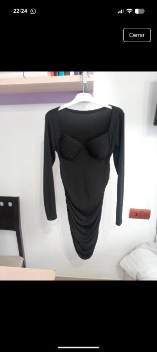 Vestido negro manga larga drapeado
