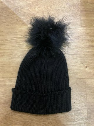 Gorro River Island negro con pompón