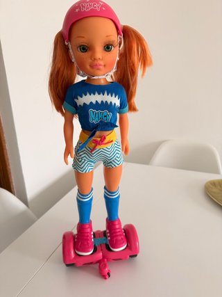 Muñeca Nancy con Hoverboard