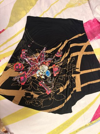 Falda Estampada Negra y Dorada