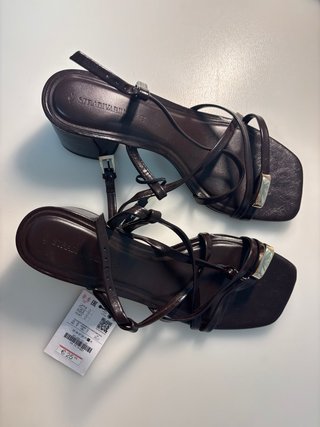 Sandalias de tacón Stradivarius marrón