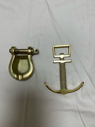 Abridor Ancla y Cenicero Latón