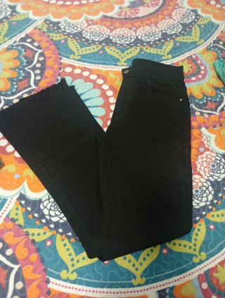Pantalones negros con rotos