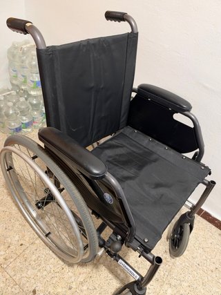 Silla de ruedas plegable. Un uso