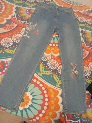 Pantalones vaqueros con bordado floral,da para 40