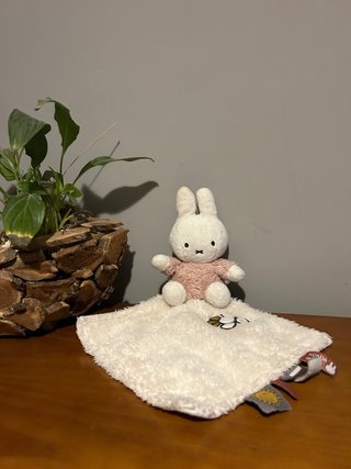 Peluche Miffy com Mantinha