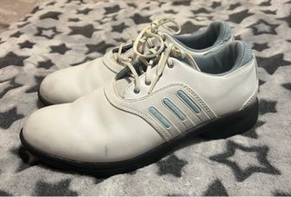 Zapatos de golf Adidas de piel blancos y azules