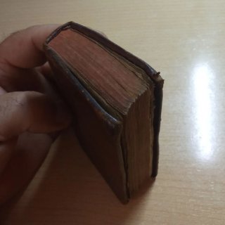 Libro antiguo en francés (1745)
