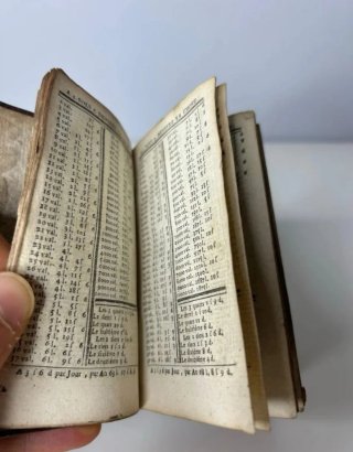 Libro antiguo en francés (1745)