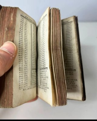 Libro antiguo en francés (1745)