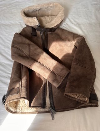 Cazadora de borreguito marrón