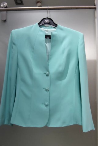 Traje de mujer azul turquesa claro