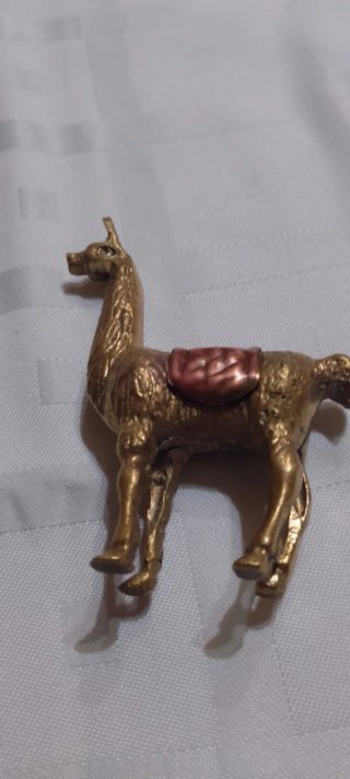 Figura de Llama en Bronce