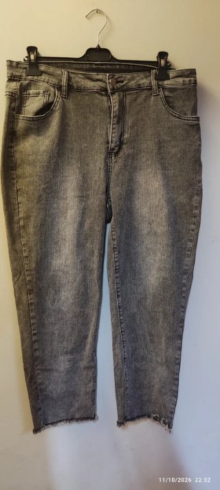 Pantalón Curve vaquero Pirata Elástico Gris