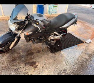 Suzuki GSR 600 Naked Negra/Gris