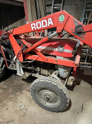 Tractor Massey Ferguson 135 con Pala y excavadora
