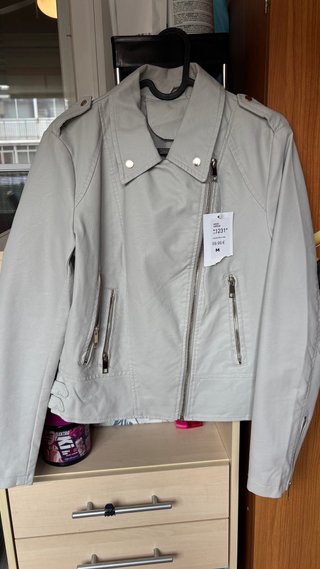 Cazadora de poli piel beige Talla M