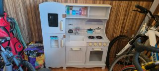 Cocinita de madera blanca