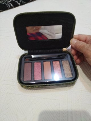 Estuche de sombras de ojos con espejo