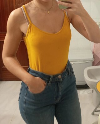 Top de tirantes color mostaza