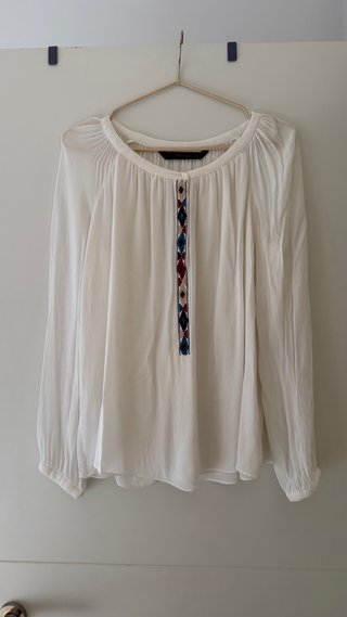 Blusa blanca bordada
