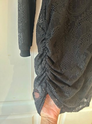 Vestido negro de encaje