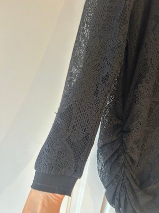 Vestido negro de encaje