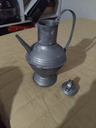 Cántaro de Aceite Metálico