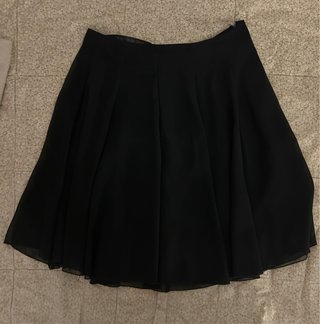 Falda negra plisada