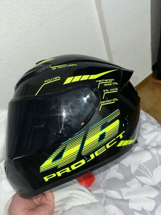 Casco Moto Negro con Detalles Amarillo