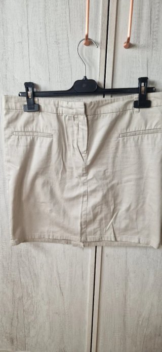 Falda corta beige