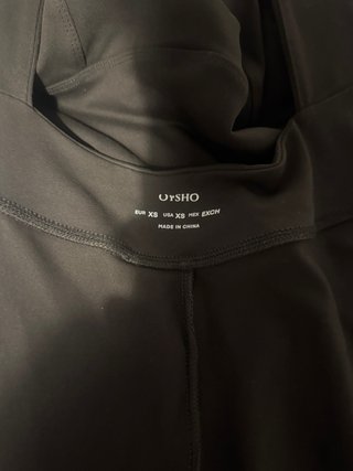 Mono deportivo Oysho verde oliva