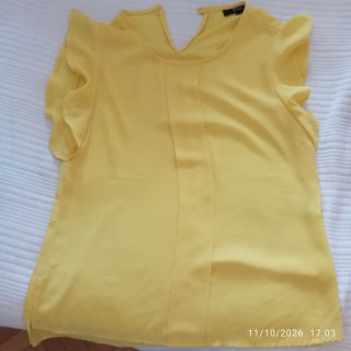 Blusa Amarilla Manga Corta con Volantes