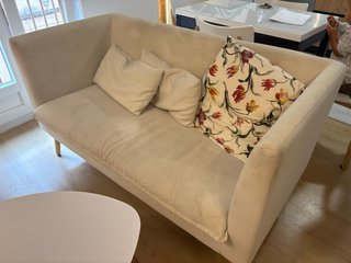 Sofa dos plazas beige