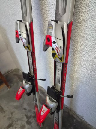Esquís Fischer + fijaciones Salomon
