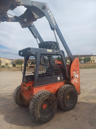 Minicargadora Thomas 153