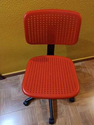Silla de escritorio giratoria roja