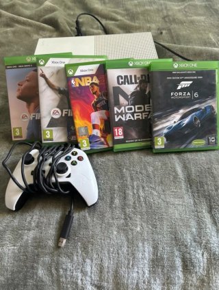 Xbox One S Blanca + 5 Juegos