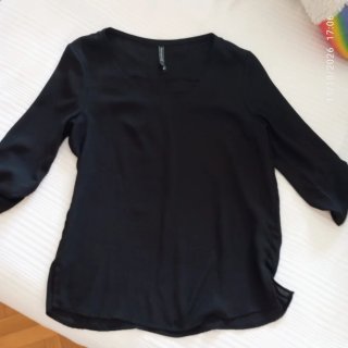 Blusa negra Stradivarius