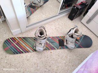 Tabla de Snow, fijaciones, botas, casco y funda
