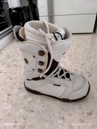 Tabla de Snow, fijaciones, botas, casco y funda