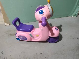 Moto correpasillos VTech rosa