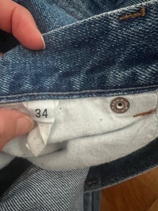 Pantalón vaquero de chico. Valentino. Talla 44.