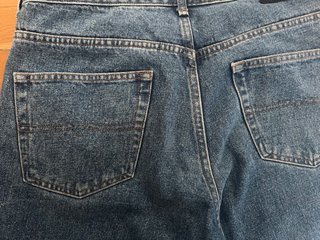 Pantalón vaquero de chico. Valentino. Talla 44.