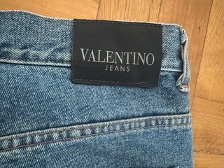 Pantalón vaquero de chico. Valentino. Talla 44.