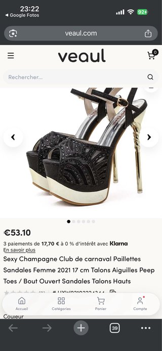 Sandalias de tacón negras y doradas