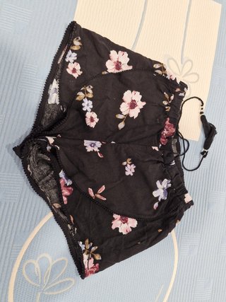 Pantalones cortos florales negros