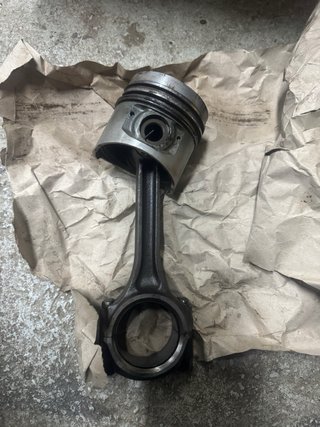 Pistón, biela y haros nuevos motor SD33